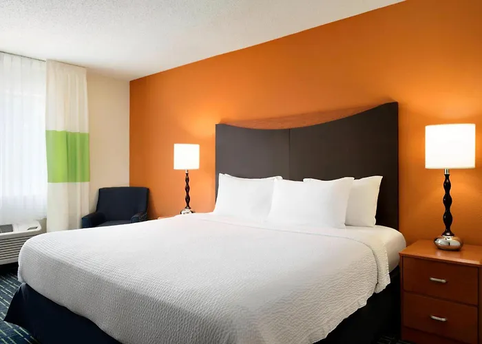 Fairfield & By Marriott 3* Champaign