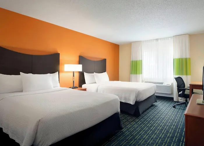 Отель Fairfield & By Marriott Шампейн