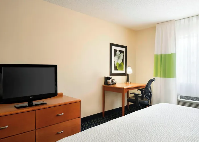 Отель Fairfield & By Marriott